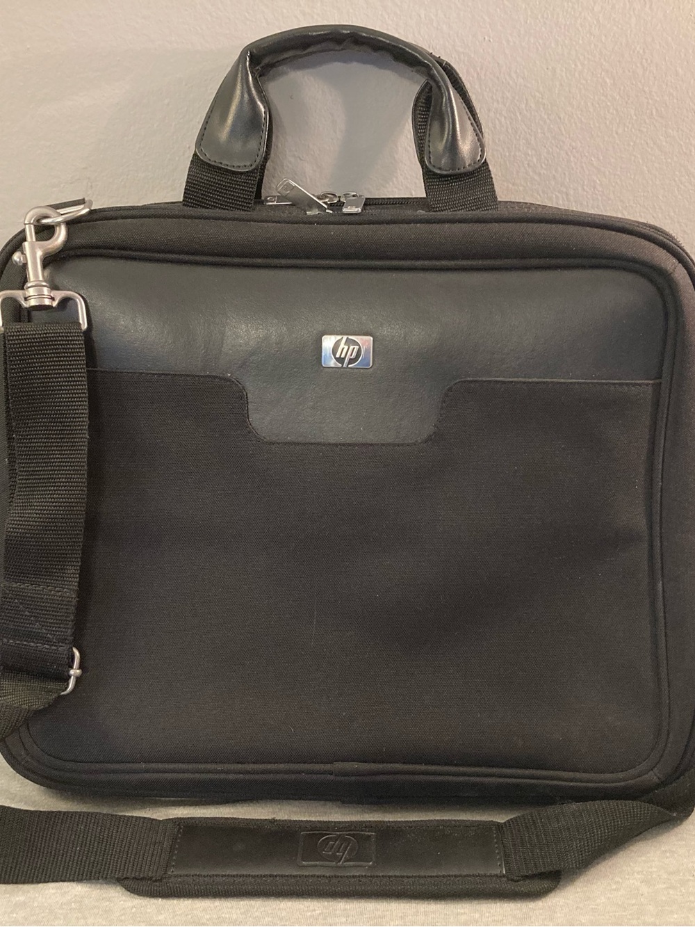HP Black Laptop Briefcase with Shoulder Strap and Top Handles